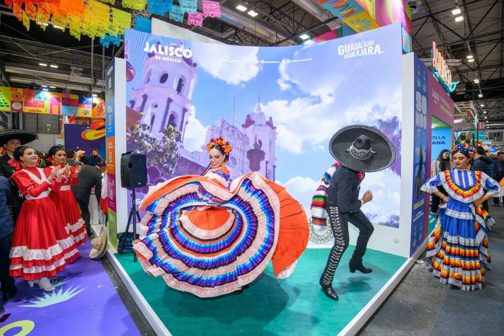 Actuación de artistas mexicanos en Fitur 2026
