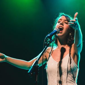 Raquel Lúa: «Hacer una canción significa abrirse en canal»